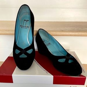 Thierry Rabotin Shoes Sz 34EU/3.5US Black Suede Peep Toe Slip On Wedge Italy